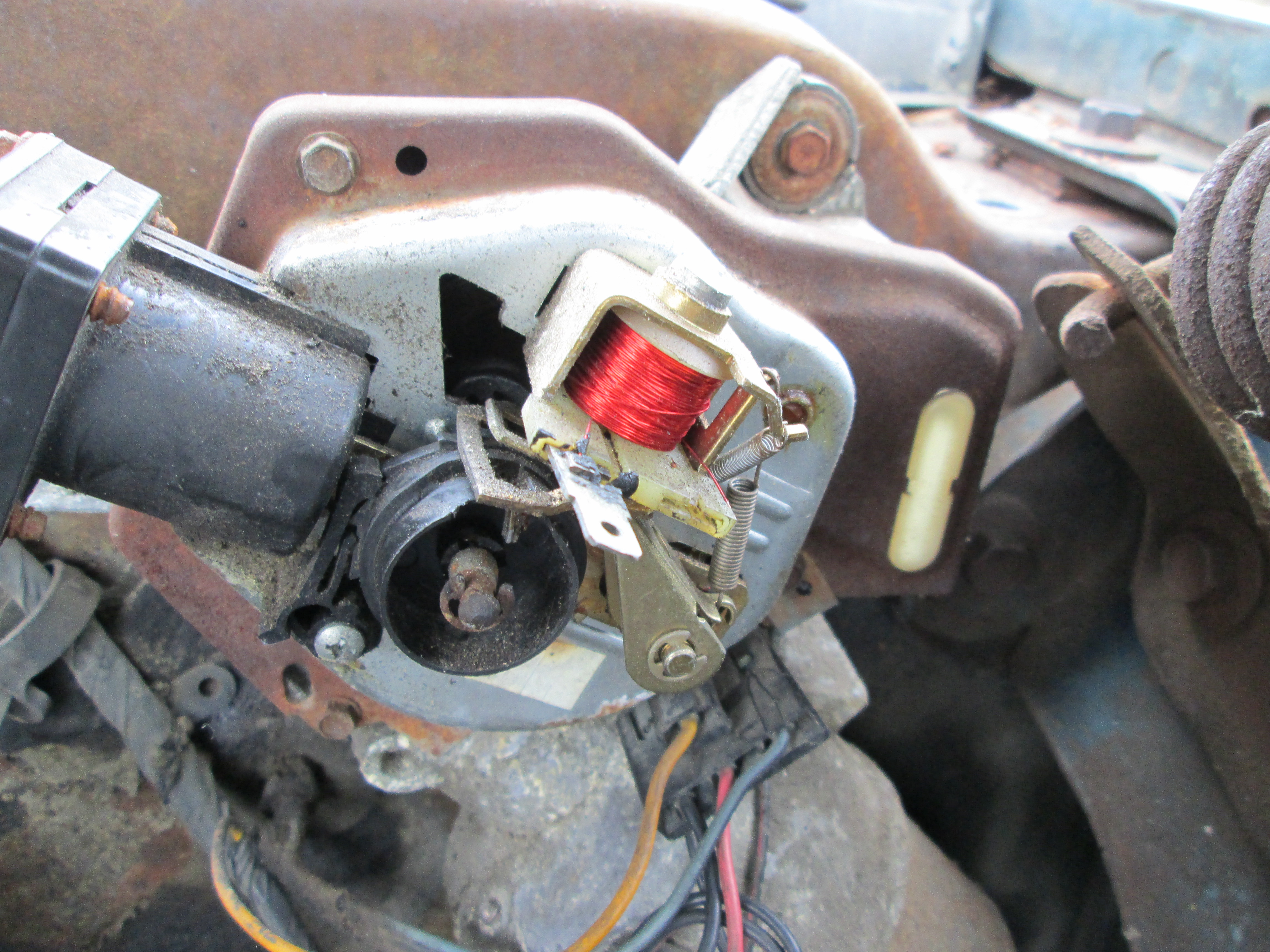 The Solenoid that engages the washer pump. If you look closely you'll see the right prong for the connector broke off, had to solder it back on